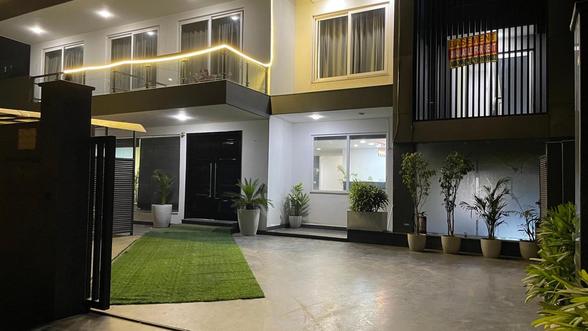 Saltstayz Studio Apartment - Near Artemis & Medanta Hospital Γκουργκάον Εξωτερικό φωτογραφία